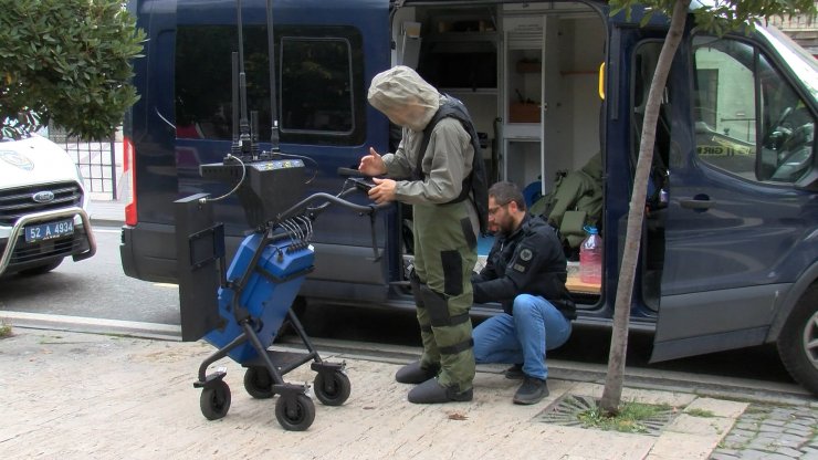 Şüpheli koli fünye ile patlatıldı: İçinden bilgisayar parçaları çıktı