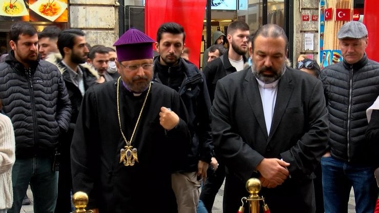 Patrik Maşalyan terör saldırısının olduğu noktada dua etti