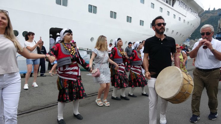 Kruvaziyer turizmine ağır darbe: 40 bin turist şansını kaybettik