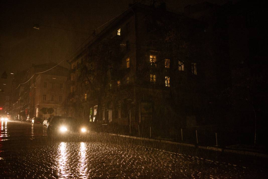 aa-20221104-29343788-29343784-kievde-elektrik-kesintileri-devam-ediyor.jpg