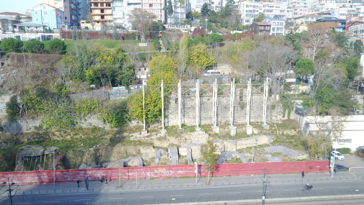 Tarihi hamam kaderine terk edildi: Evsizlere barınak oldu