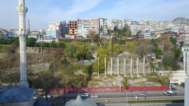 Tarihi hamam kaderine terk edildi: Evsizlere barınak oldu