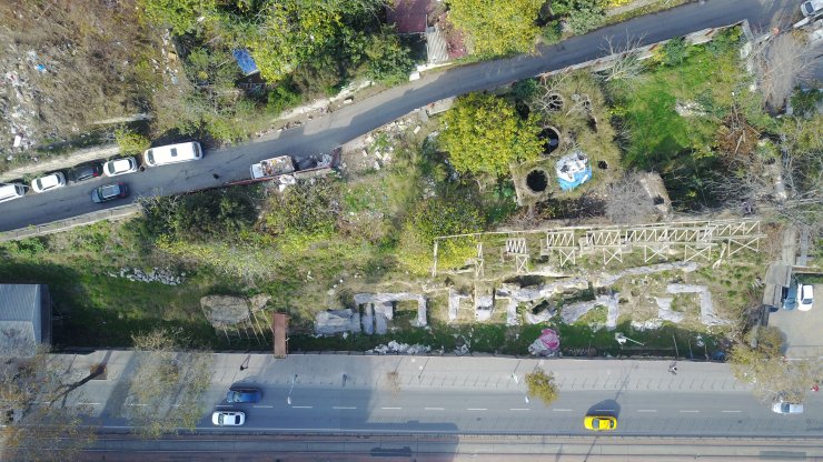 Tarihi hamam kaderine terk edildi: Evsizlere barınak oldu