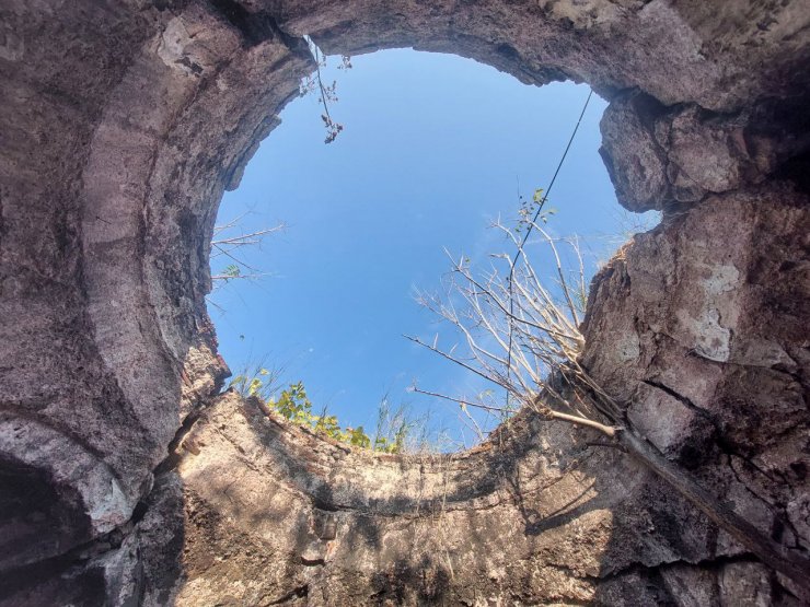 Tarihi hamam kaderine terk edildi: Evsizlere barınak oldu