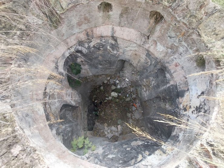 Tarihi hamam kaderine terk edildi: Evsizlere barınak oldu