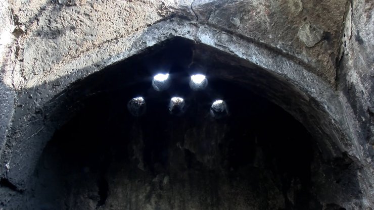 Tarihi hamam kaderine terk edildi: Evsizlere barınak oldu