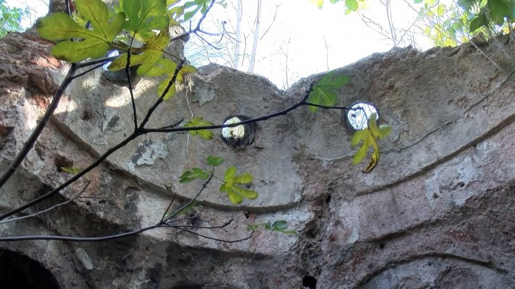 Tarihi hamam kaderine terk edildi: Evsizlere barınak oldu