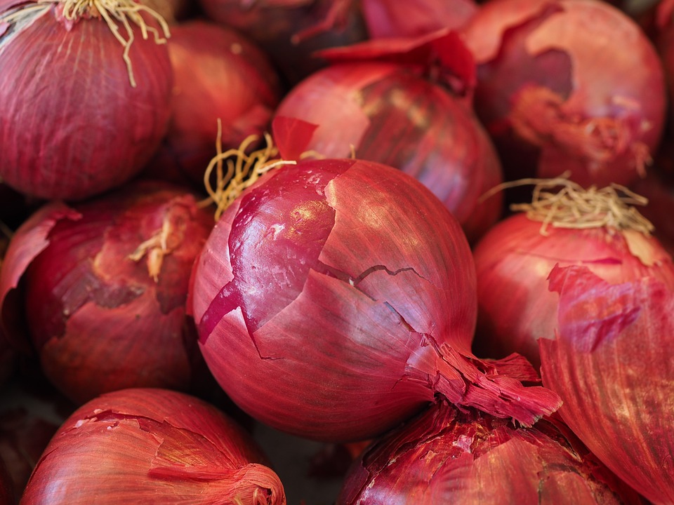 red-onions-vegetables-499066-960-720.jpg